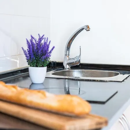 101 Bright With Pool View 公寓 *