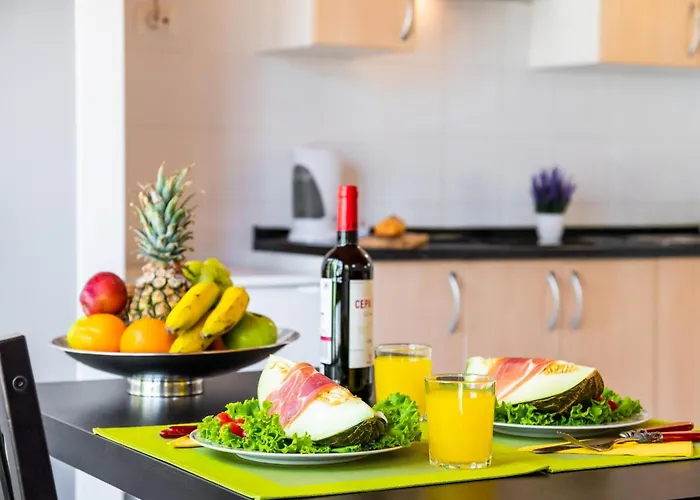 101 Bright With Pool View