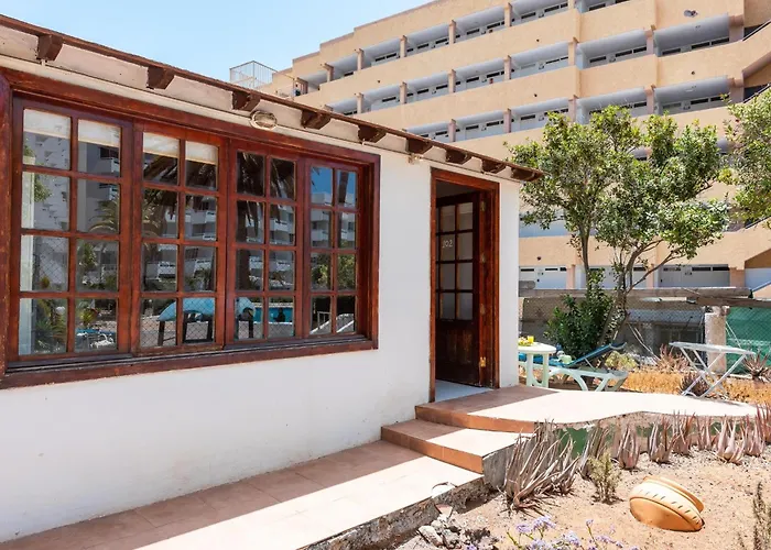 101 Bright With Pool View Apartment