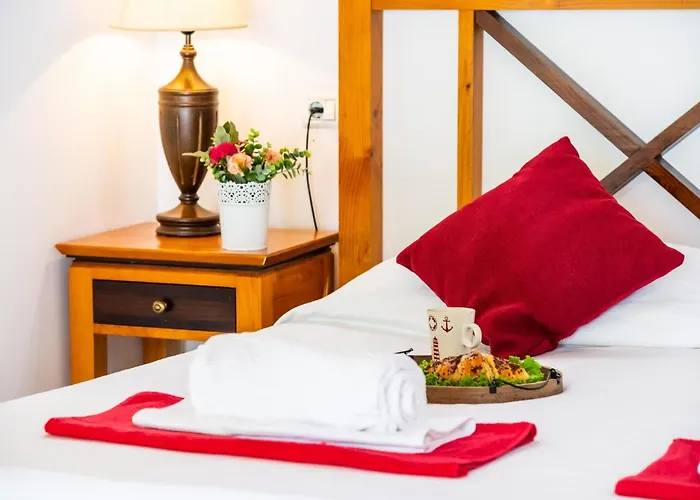 101 Bright With Pool View *